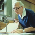 Hans J Wegner vid en såg.